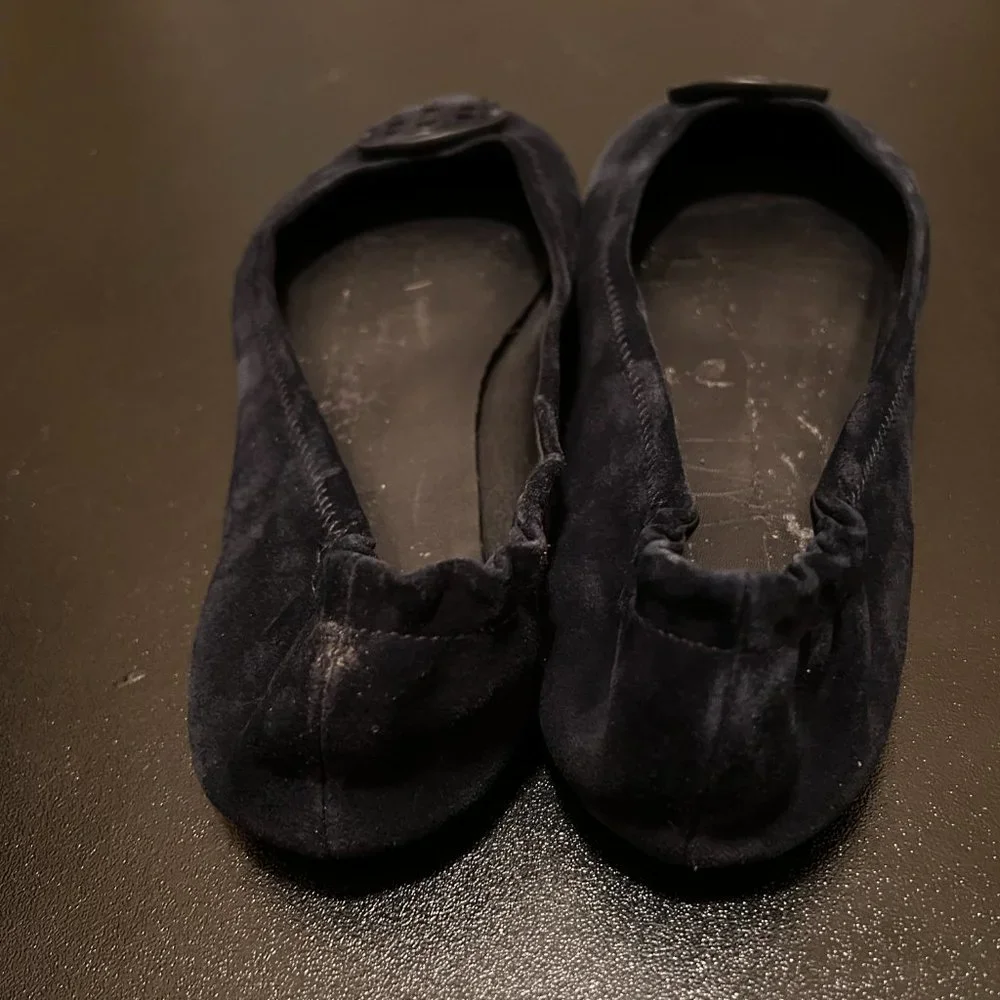 Tory Burch size 9.5 navy suede flats